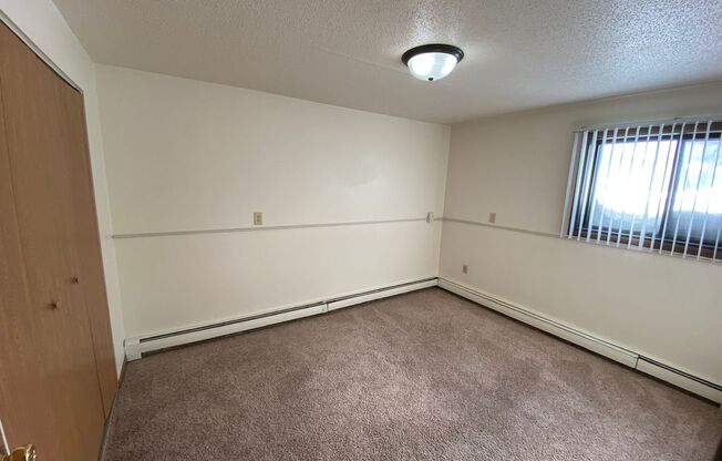 2 beds, 1 bath, $780, Unit 08