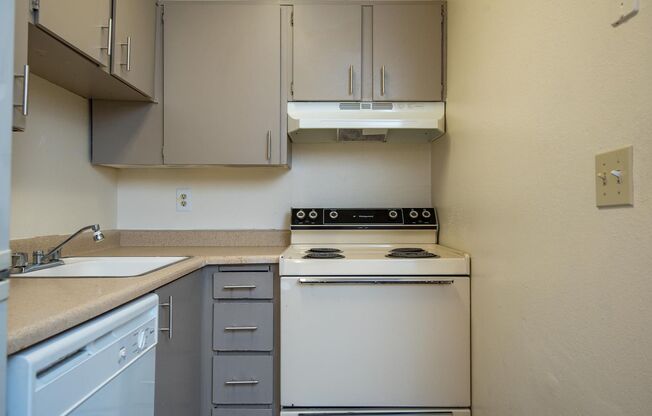 1 bed, 1 bath, 525 sqft, $1,350, Unit 55