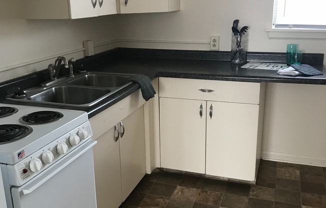 2 beds, 1 bath, 695 sqft, $725, Unit 1300-1503