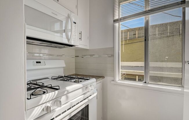 1 bed, 1 bath, 695 sqft, $1,598, Unit 10