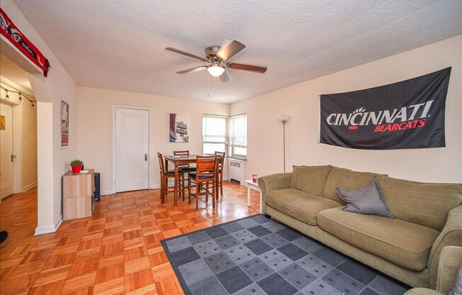 2 beds, 1 bath, $1,675, Unit 2802 1