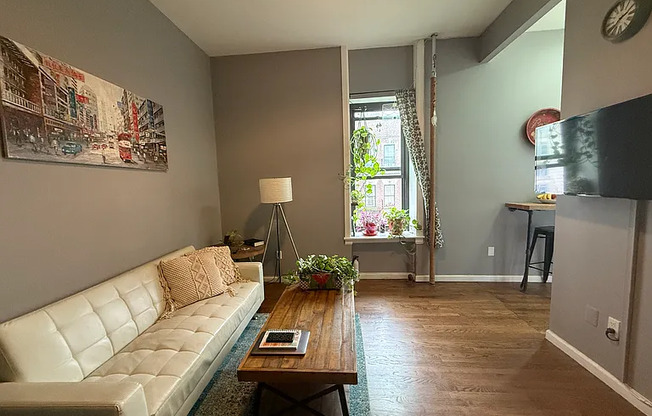 109 W 111 ST