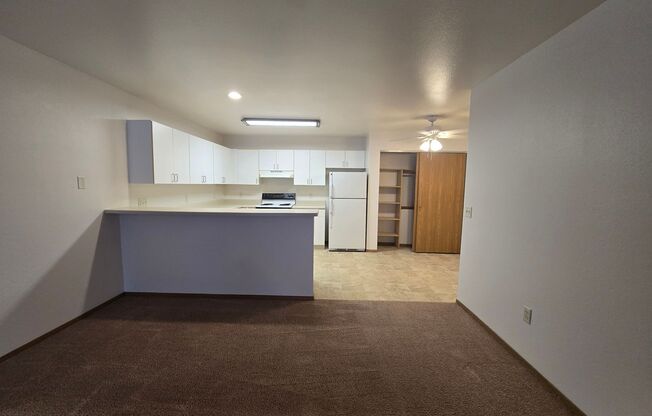 2 beds, 1 bath, 850 sqft, $1,259, Unit PL   7612