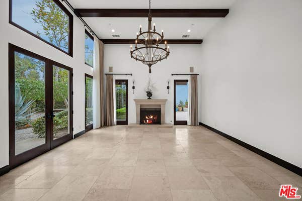 1301 LINDA FLORA DR
