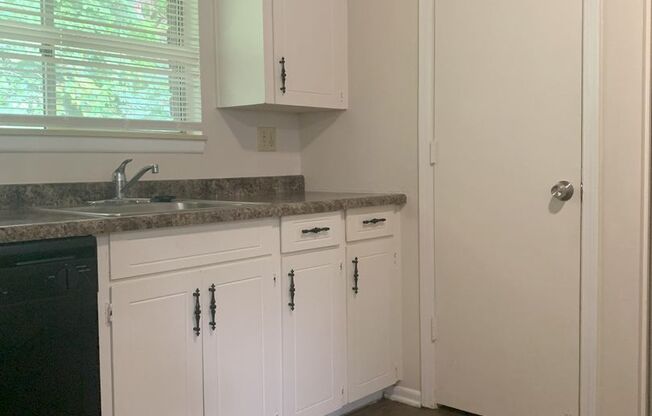 2 beds, 1 bath, 700 sqft, $880, Unit 9018