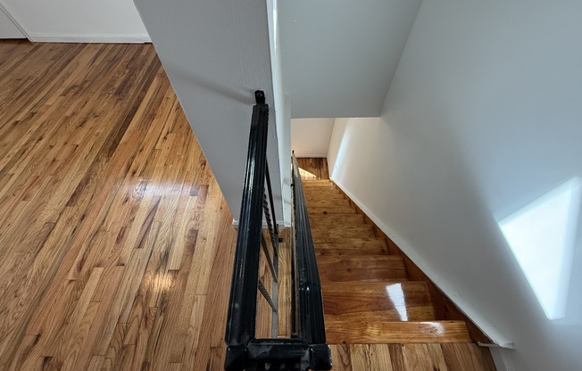 489 4 AVE