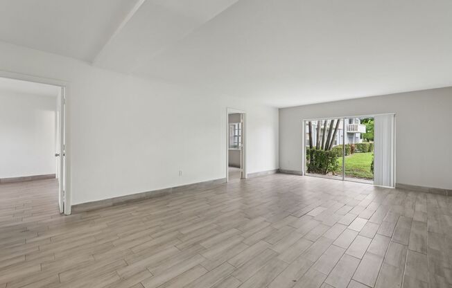 2 beds, 2 baths, 1,100 sqft, $2,150, Unit 04_301