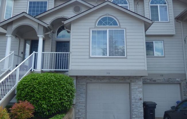 3 Bed Lakeside Townhouse in Gated Community