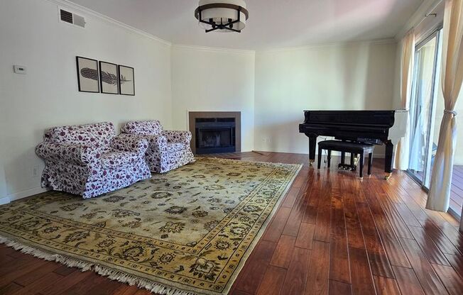 Tri Level Townhouse located in a Gated Community in San Pablo ..