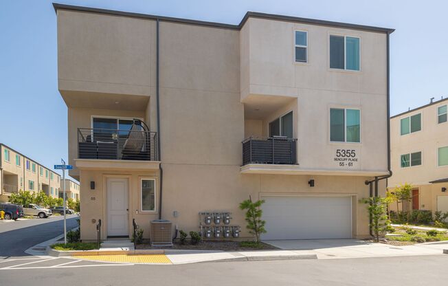Modern 3-Story Townhouse in Agualuna!