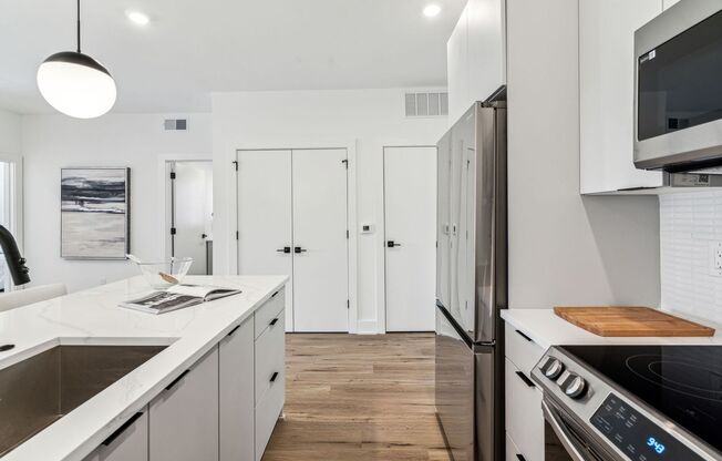 1 bed, 1 bath, 800 sqft, $1,580, Unit 504