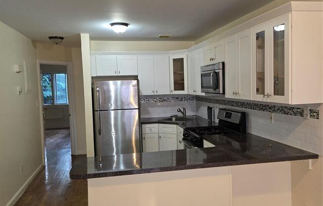 3 beds, 2 baths, 2,000 sqft, $3,500