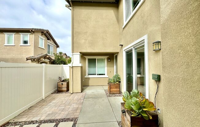 Great 3B/2.5BA Townhome in San Marcos!