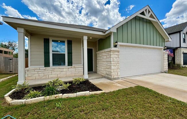 Gorgeous 3 bed/2 bath home, located just minutes from downtown Seguin!