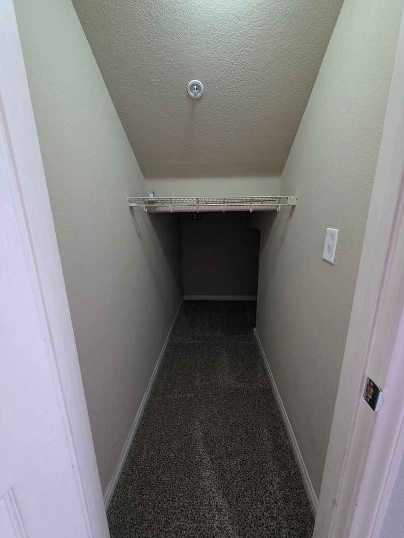 Spacious 3BD in Gated Community – Water Included