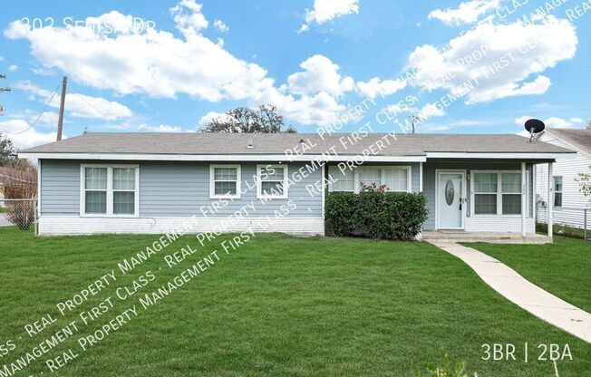 302 SENISA DR