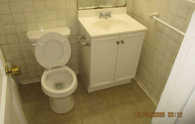 Great Apartment Complex in Radium Springs!!