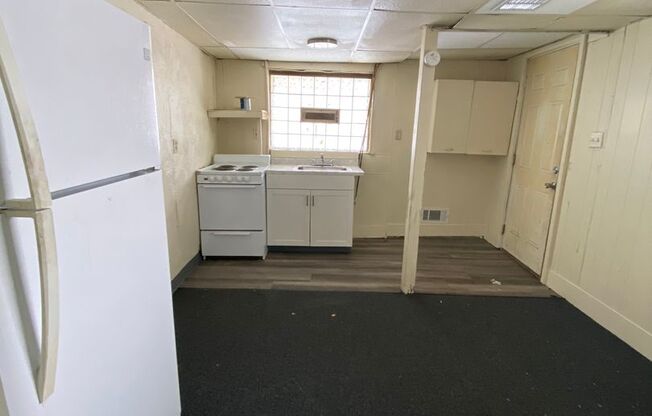 *AVAILABLE NOW!! ASK ABOUT OUR LEASING SPECIALS!!* BEAUTIFUL Fully Renovated Apartments