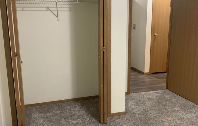 2 beds, 1 bath, $1,025, Unit 1704-102