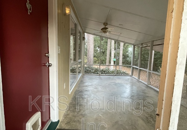 1212 DOGWOOD LN