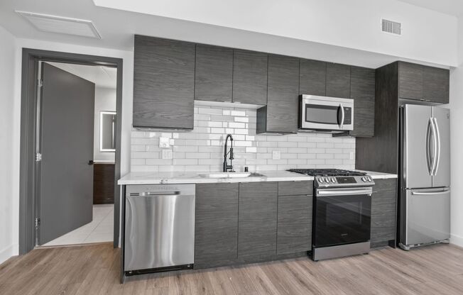 Studio, 1 bath, 470 sqft, $2,599, Unit 607