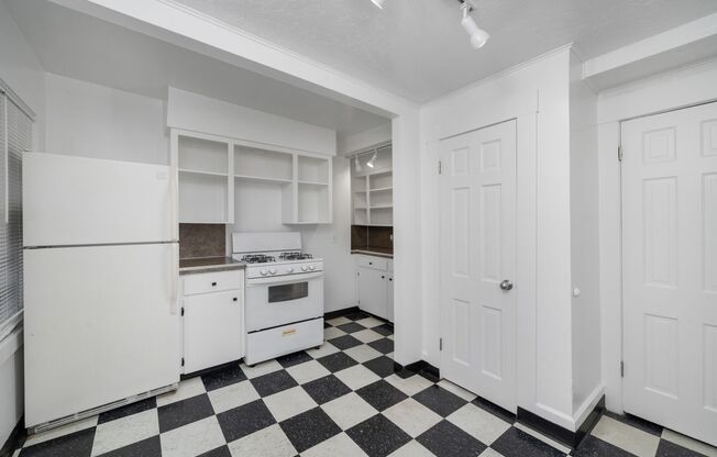 Studio, 1 bath, $1,095, Unit 2318