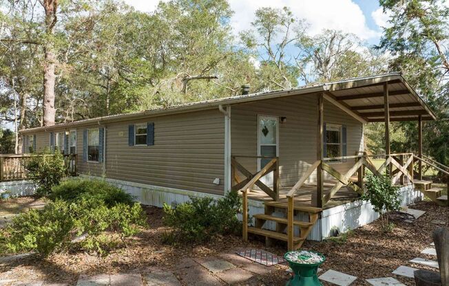 Peaceful 3 Bedroom Home just minutes to Live Oak