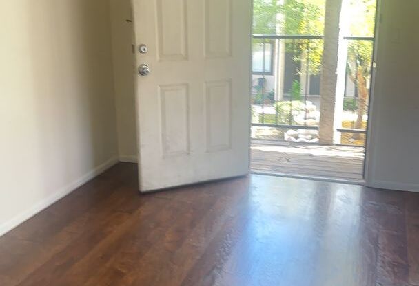 1 bed, 1 bath, 640 sqft, $875, Unit 230