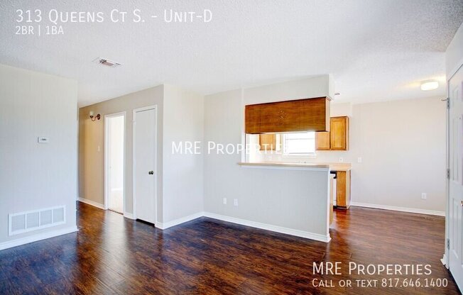 313 QUEENS CT S