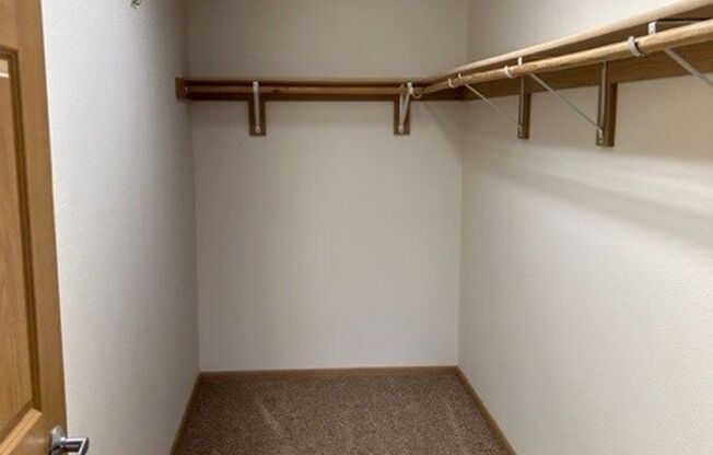 1 bed, 1 bath, 990 sqft, $1,460, Unit 33481
