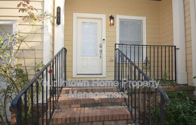 652 IRWIN ST NE