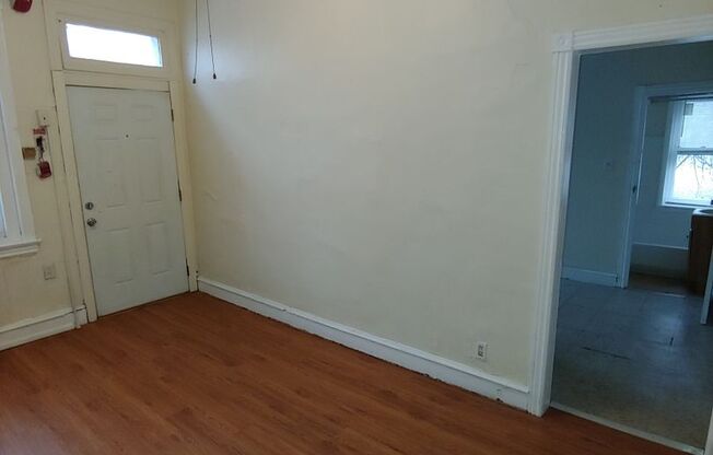 Studio, 1 bath, 500 sqft, $900, Unit 1st fl rear
