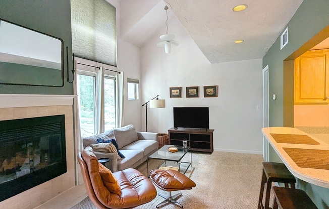 1 bed, 2 baths, 708 sqft, $2,100, Unit A304