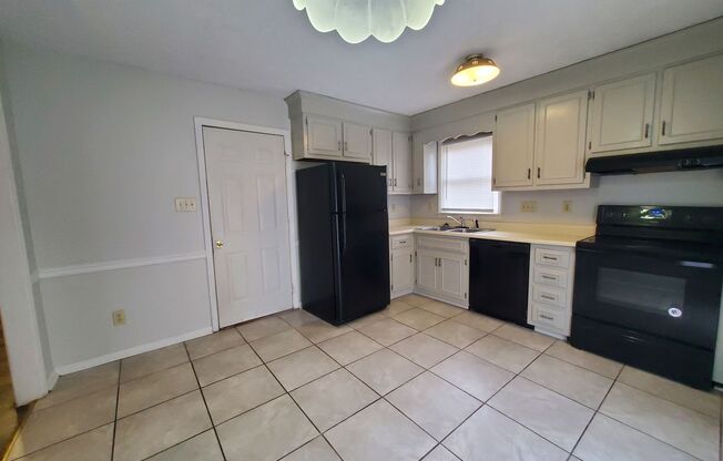 3 beds, 2 baths, $1,400