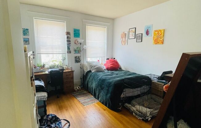 3 beds, 1 bath, 784 sqft, $3,900, Unit 14P-11