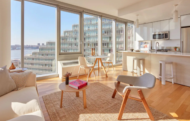 539 W 54 ST