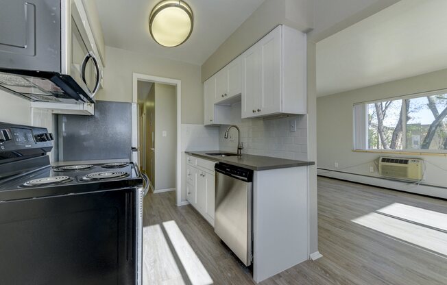 2 beds, 1 bath, $1,350