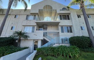 Upgraded 2+2 w/in-unit laundry + water + trash services included!