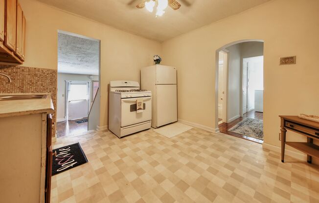 3 beds, 1 bath, $1,200