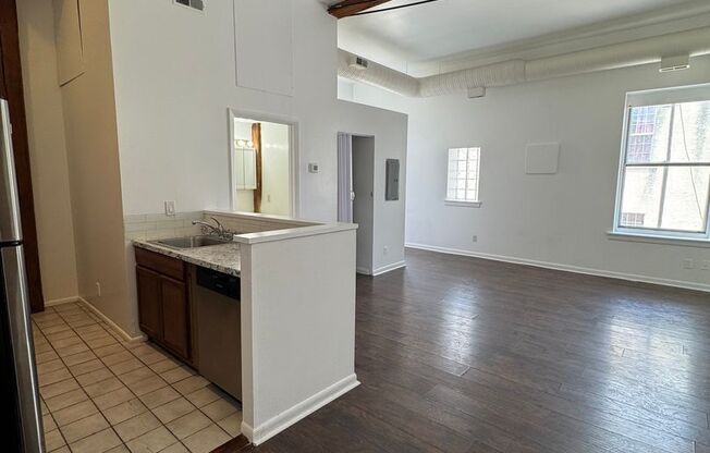 Studio, 1 bath, 600 sqft, $1,050, Unit 408