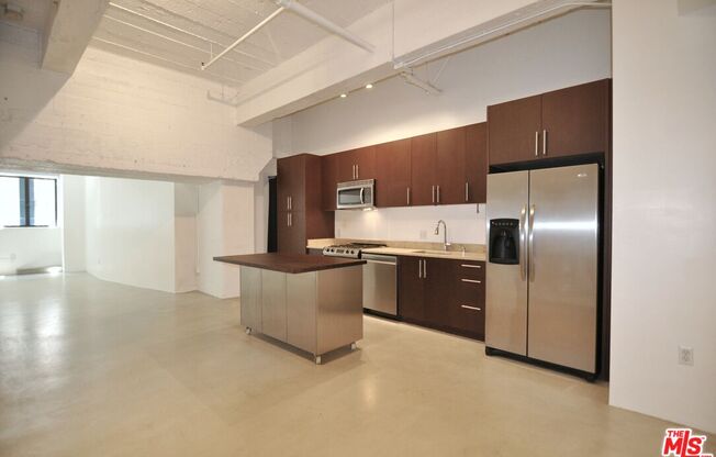 Studio, 1 bath, 930 sqft, $2,850, Unit M02