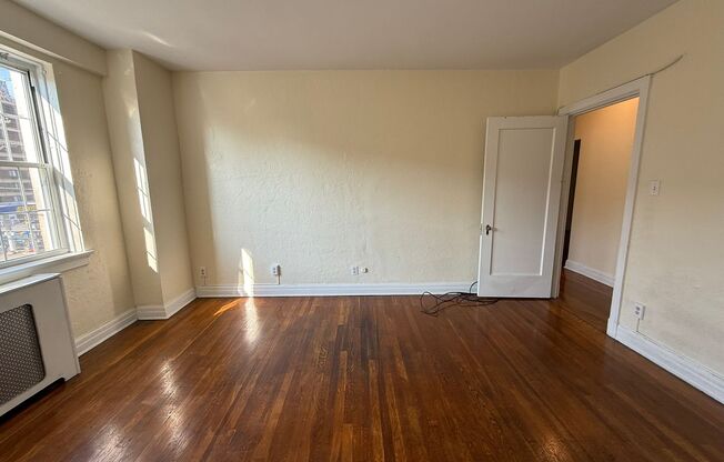 2 beds, 2 baths, 1,303 sqft, $2,200, Unit New King Edward  301