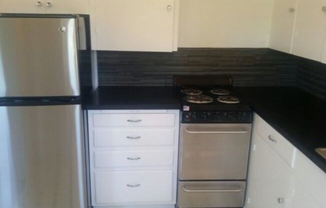 1 bed, 1 bath, 686 sqft, $1,500, Unit 27