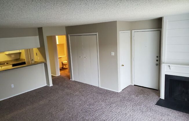 3 beds, 2 baths, 1,275 sqft, $1,410, Unit 1075