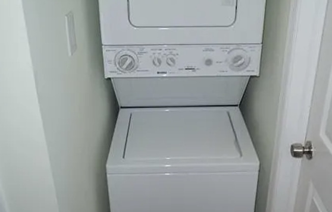 Modern 2Bed/1Bath!