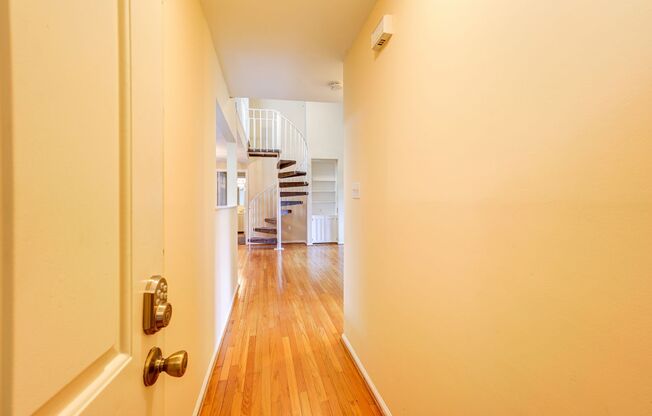Beautiful 2-Bedroom 2-Bathroom Condo with Loft In The Heart of Germantown