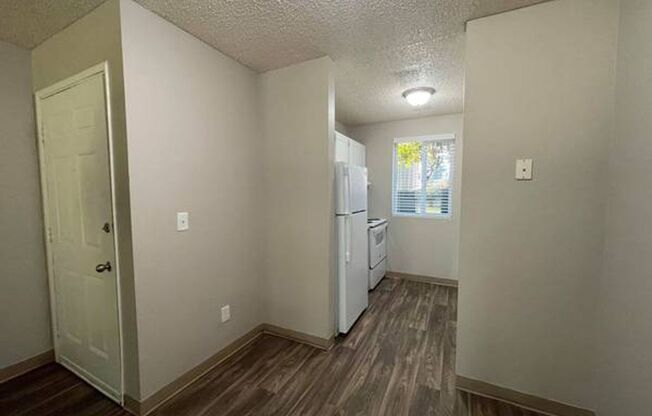 2 beds, 1 bath, 760 sqft, $1,495, Unit 76