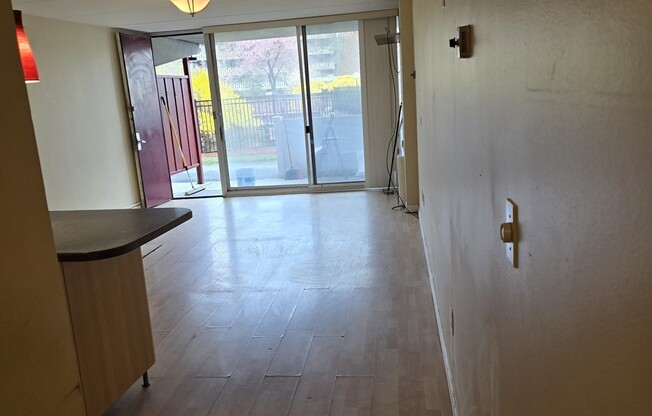 2 beds, 1 bath, 810 sqft, $3,000, Unit T35