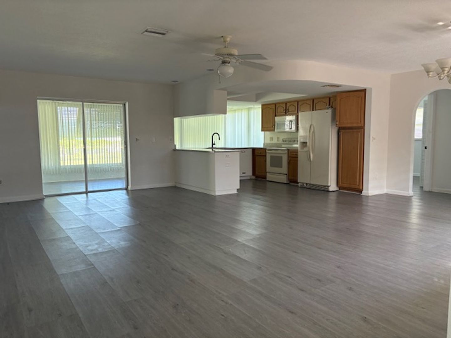 Charming 2-Bedroom Home in Prime Cape Coral Location