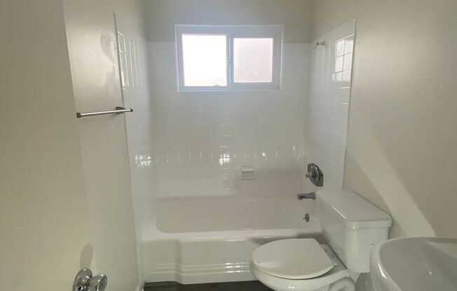 2 beds, 1 bath, 764 sqft, $1,995, Unit Unit 10